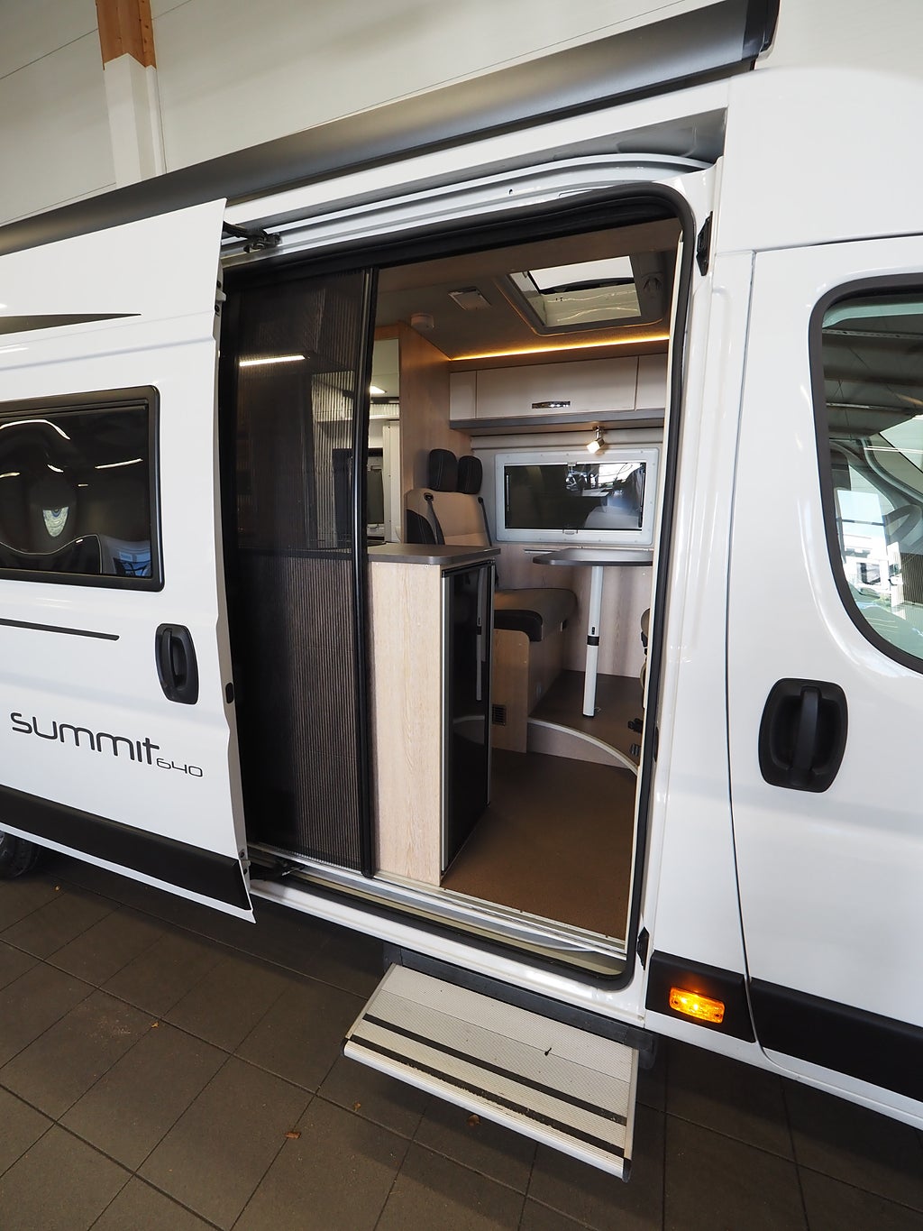 Pössl Summit 640 Långbädd Backkamera Markis Plåtis 2023