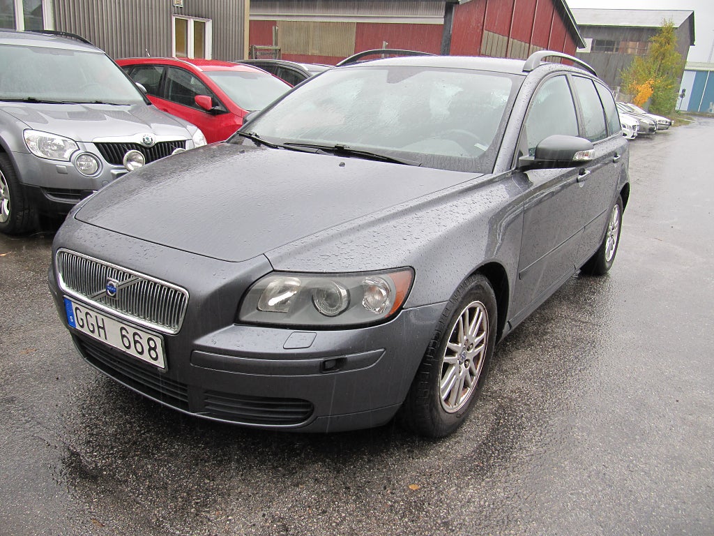 Volvo V50 1.8F Kinetic 2 brukare ! Besiktad/SoVHjul/VälServad