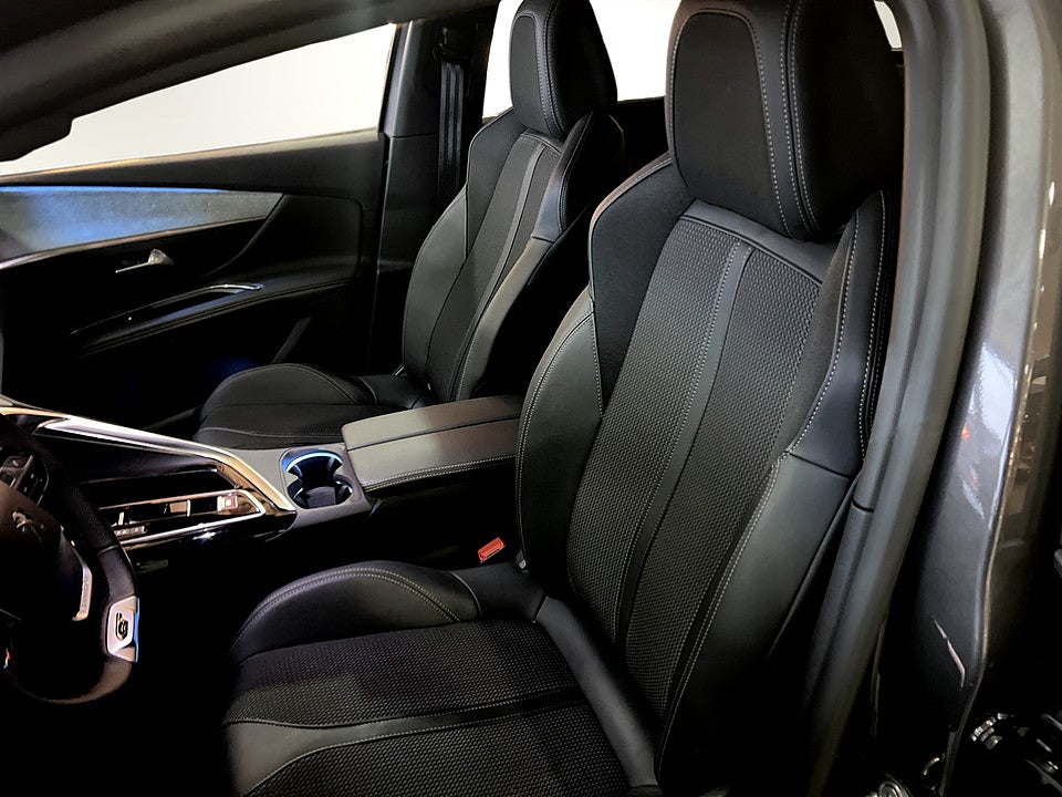 Bild på Peugeot 3008 GT Black Pack 1.2 PT Aut B-KAMERA CARPLAY 130hk