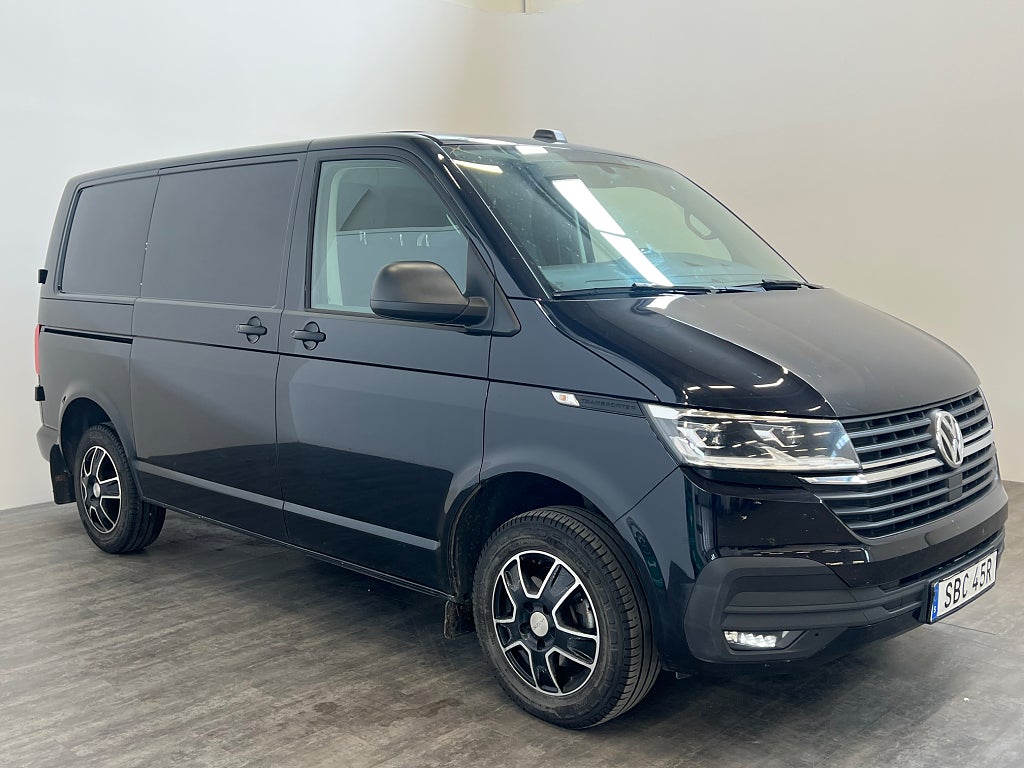Volkswagen Transporter 2.0TDI 150HK Led Värmare Kamera Drag CARPLAY Moms