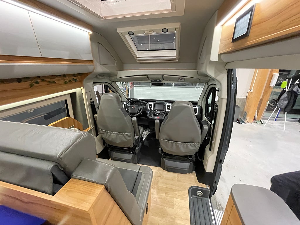 Affinity One 295 /AC bodel/Solcell/Våningssäng/Automat 160hk - Affinity