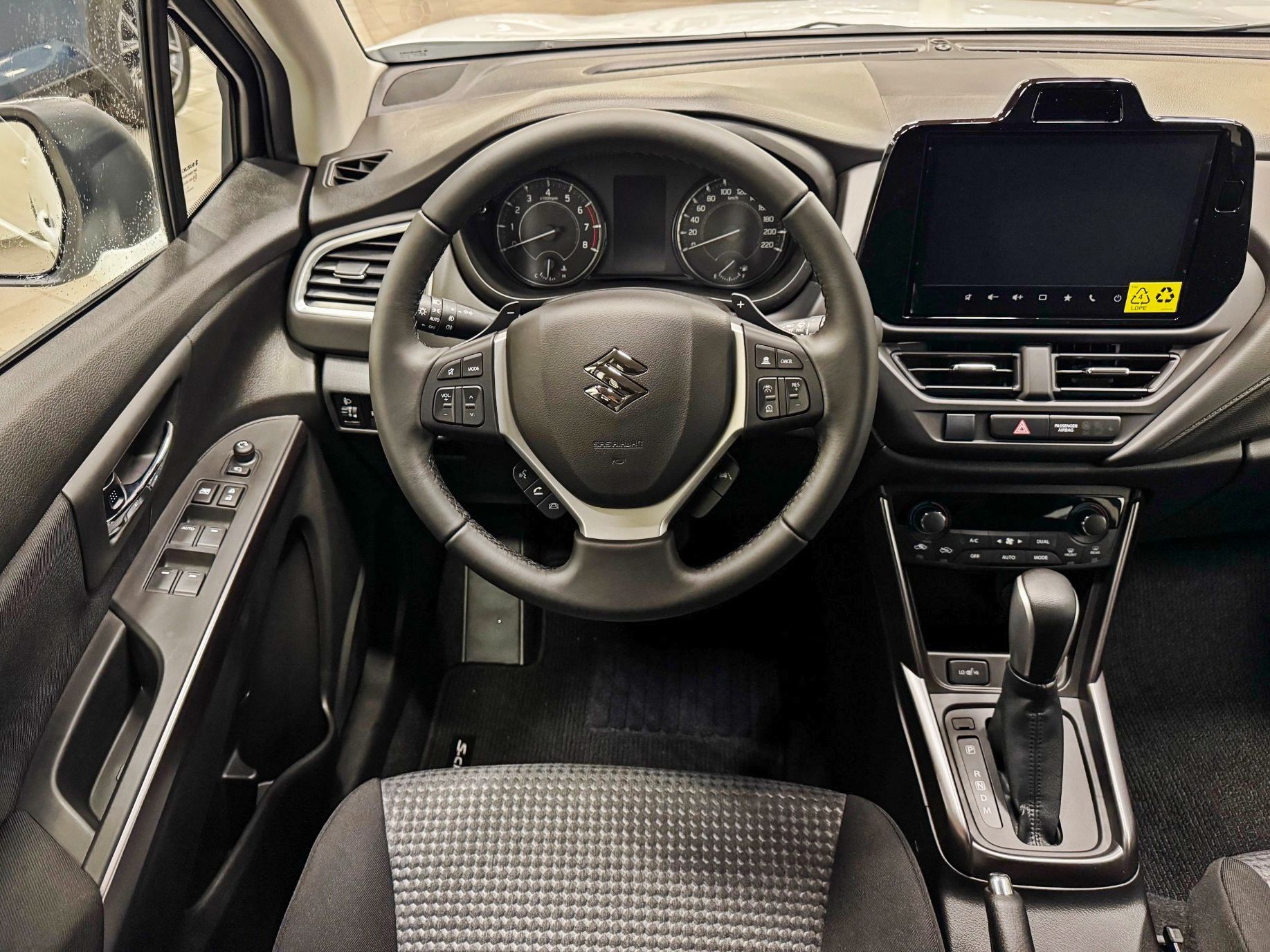 Suzuki S-Cross 2026, bild 2/33