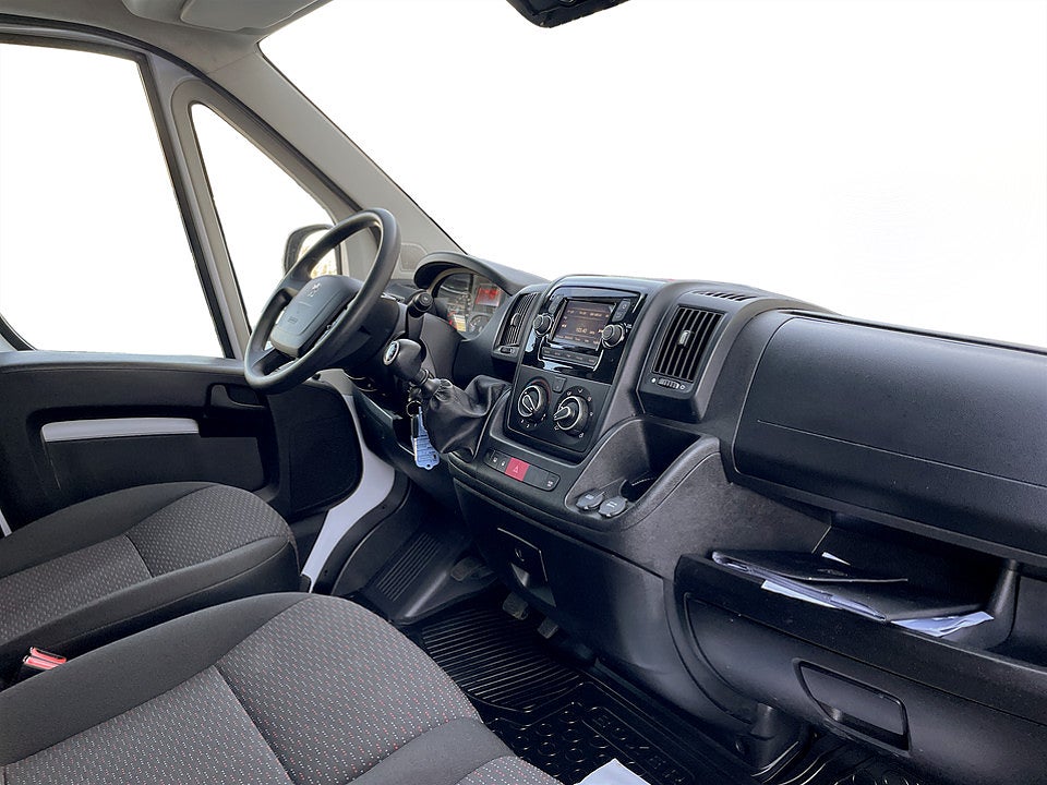 Bild på Peugeot Boxer PRO+ 335 2.2 BHDi 165hk L4H3 435 B-KAMERA DRAG