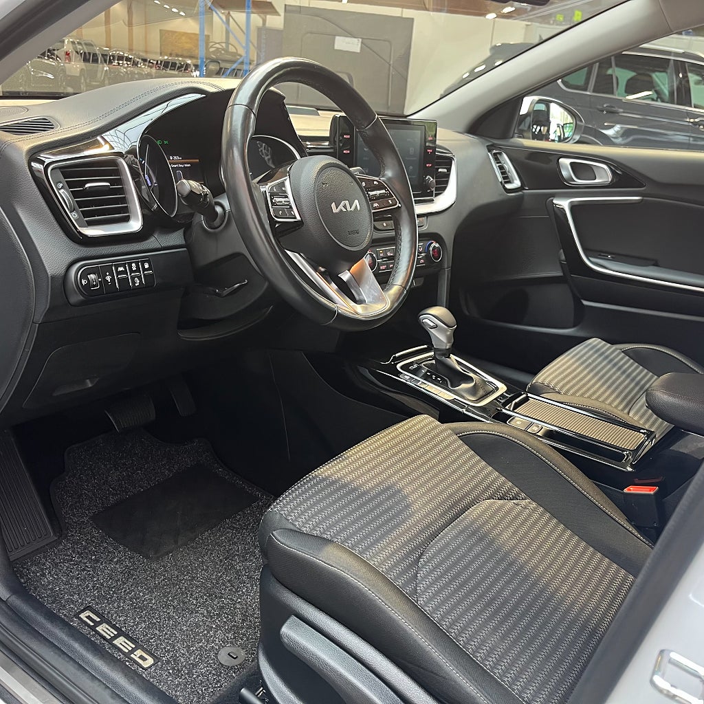 Kia Ceed 4,99% SW Plug-in Hybrid Advance Carplay Bkamera Rattvär