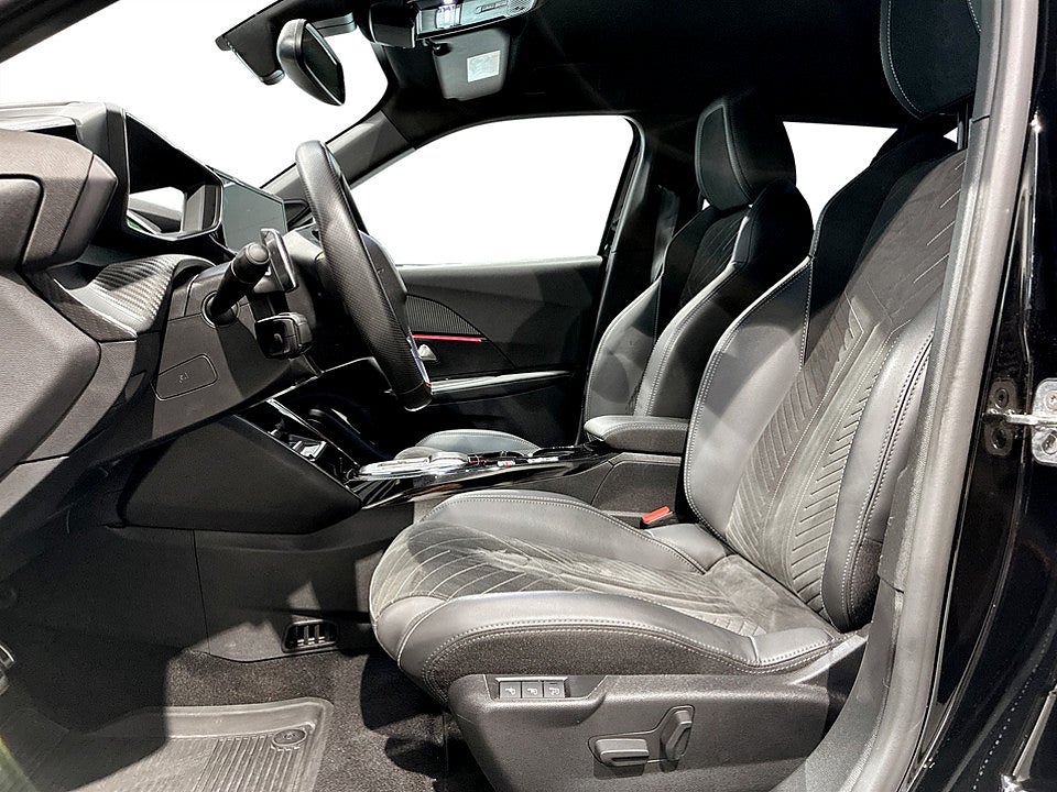 Bild på Peugeot 2008 GT Hybrid 145hk Aut ELSTOL B-KAMERA CARPLAY