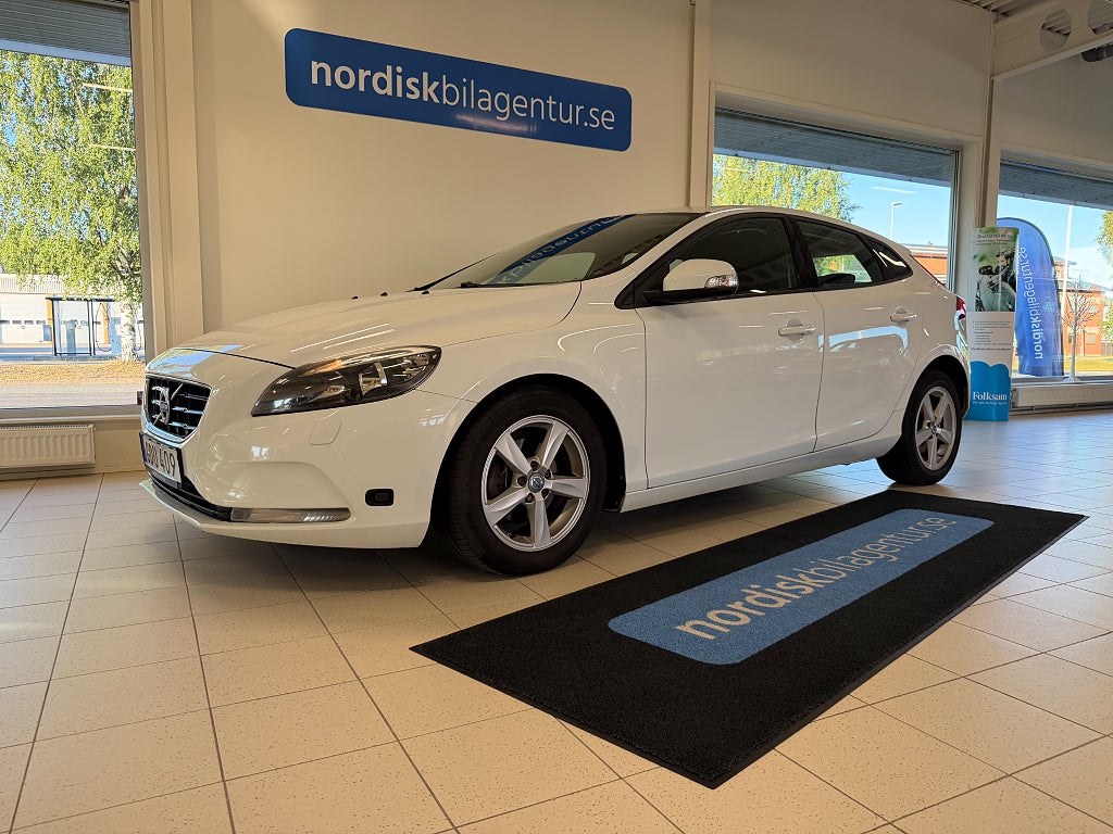 Volvo V40 D2 115hk Kinetic *Dieselvärmare*Motorvärmare*S/V-dubb* 
