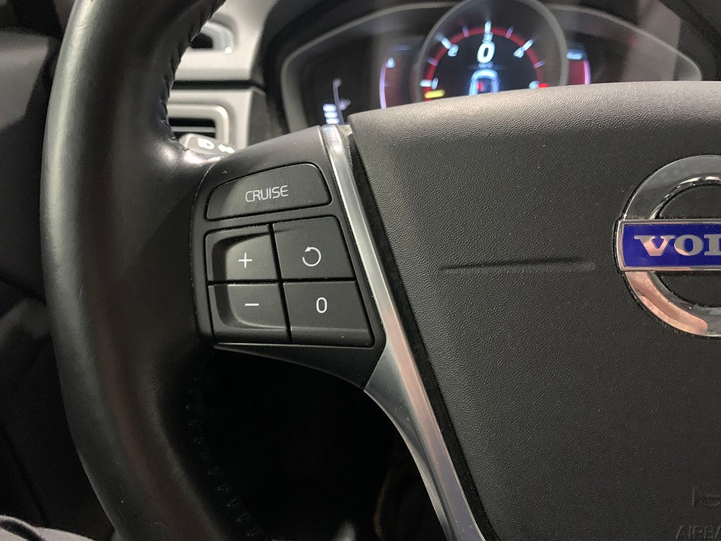 Volvo XC70 D4 AWD Momentum | 1 ÄGARE | LÅGA MIL | DRAG 2015