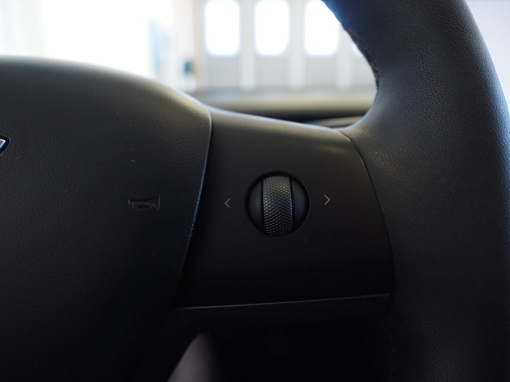 Tesla Model 3 Standard Range 283hk Dragkrok Pano Kamera Navi Moms 2023
