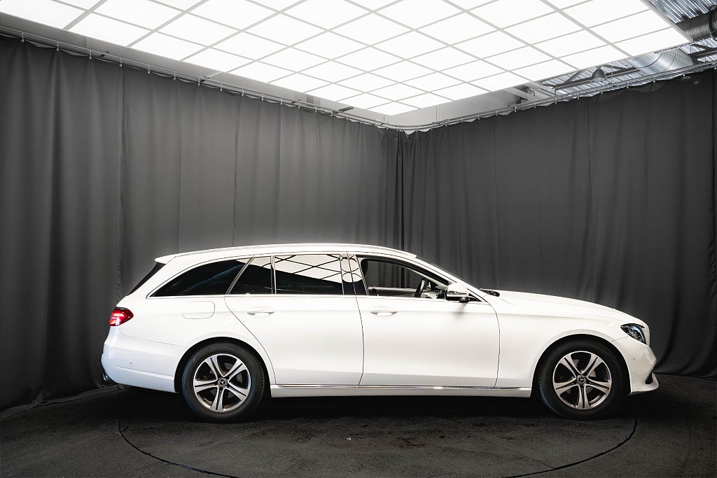 Mercedes-Benz E 200 T d D-VÄRMARE WIDESCREEN DRAG KAMERA 1-ÄGARE MOMS