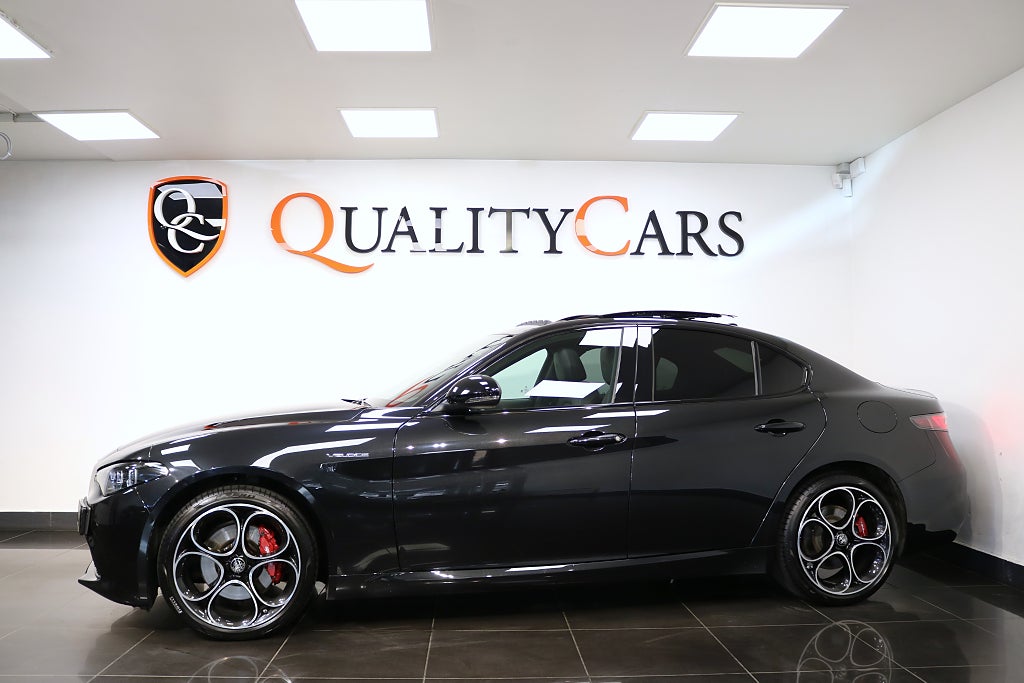 Alfa Romeo Giulia 2023 - miniatyr 2