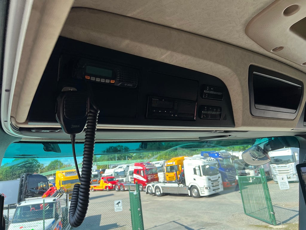 Mercedes-Benz Arocs 3251 Tridem Lastväxlare, Fullt Plogutrustad