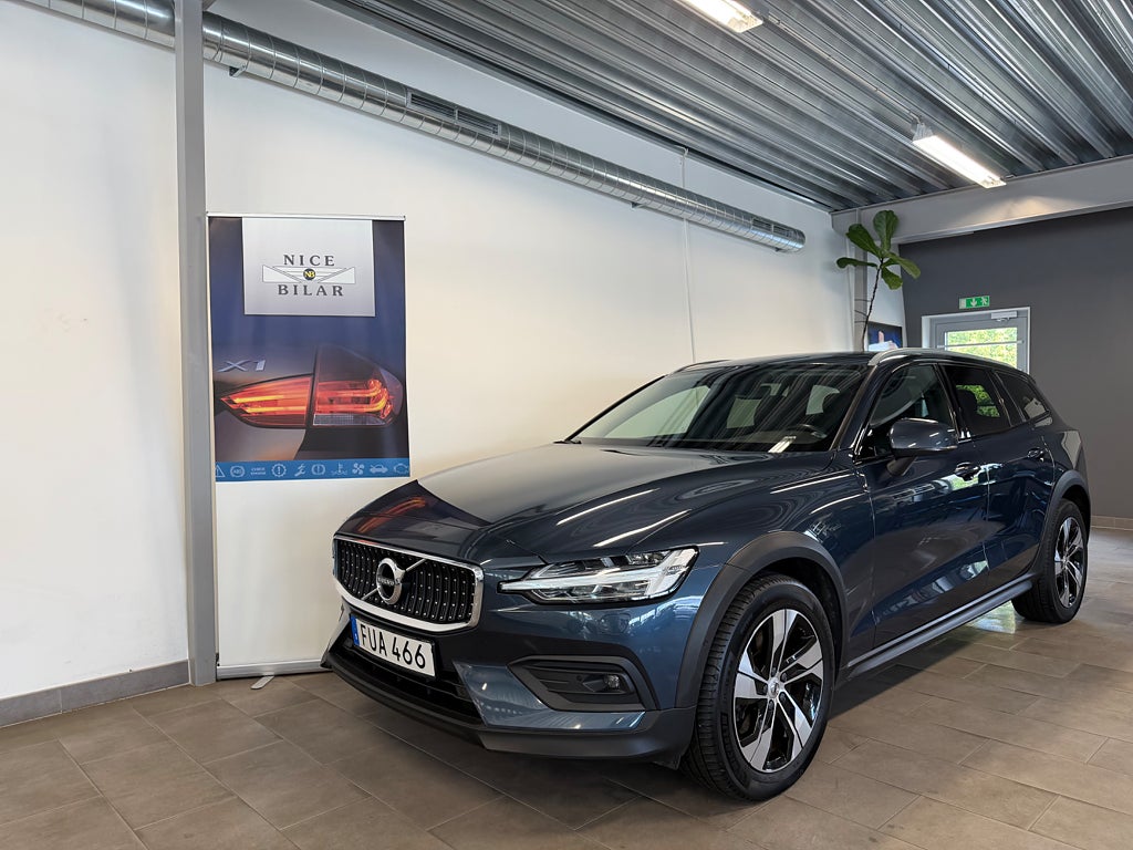 Volvo V60 Cross Country D4 AWD Advanced SE II Läder Navi Drag VOC 0:- kontant
