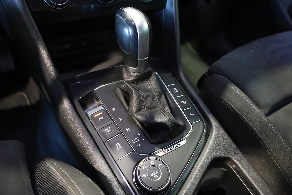Volkswagen Tiguan 2.0 TDI AUT 4Motion R-Line Massage Drag Värmare Kamera 2017