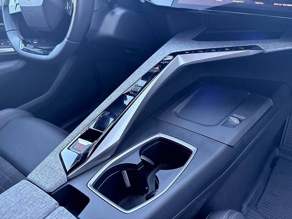 Bild på Peugeot E-3008 GT 73kWh 214hk Aut DRAGKROK BACKKAMERA