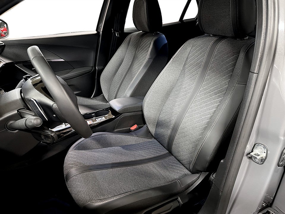 Bild på Peugeot 2008 Allure 1.2 PT 130hk Aut B-KAMERA CARPLAY