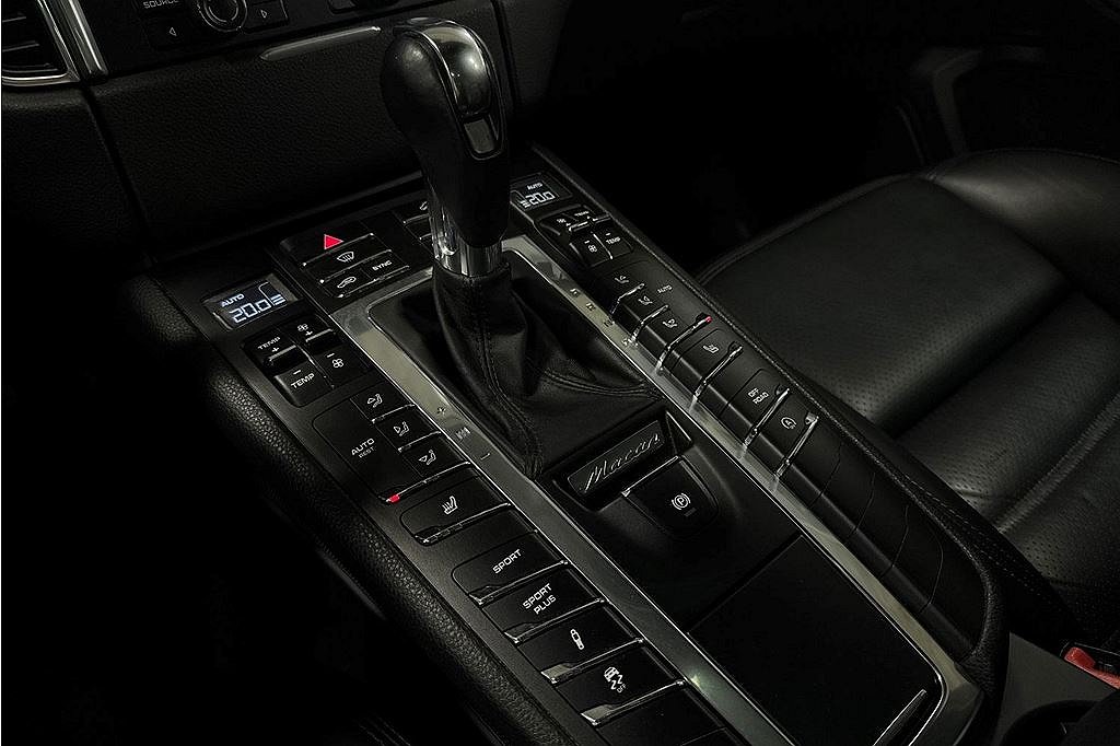 Porsche Macan Turbo 400hk PDK Sport, Pano, Navi, 360