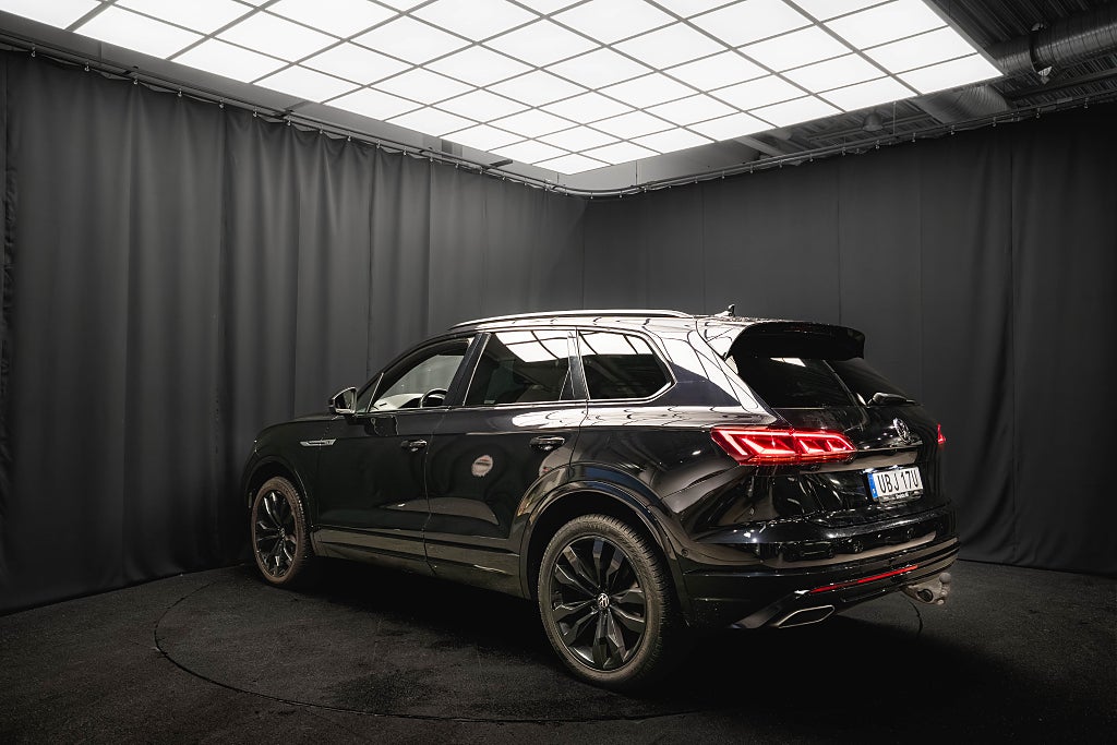 Volkswagen Touareg TDI 4M R-Line BLACK MAX PANO LUFT 21' DRAG D-VÄRM MOMS