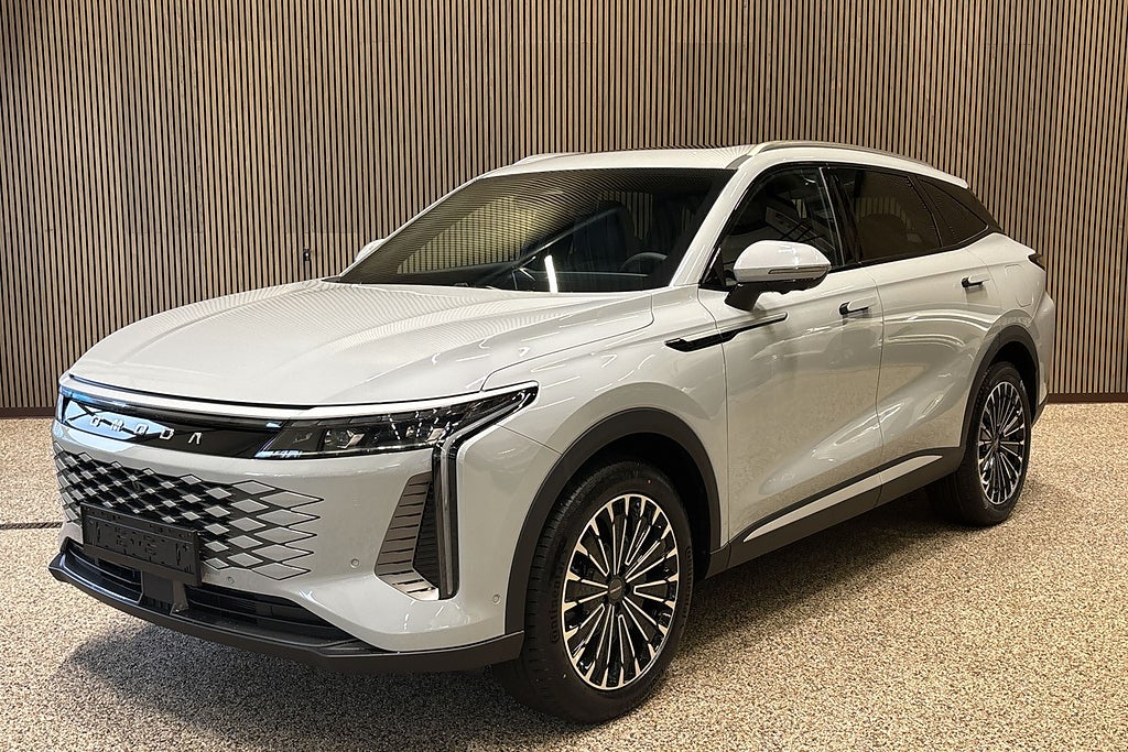 Omoda 9 1.5T + 34.46 kWh PHEV AWD Pano Elstol 360 BLIS Sony HUD