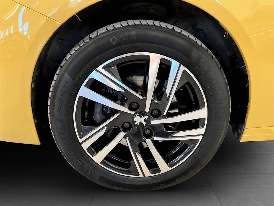 Bild på Peugeot 208 Allure 1.2 PT 100hk Aut - B-KAMERA, PANO