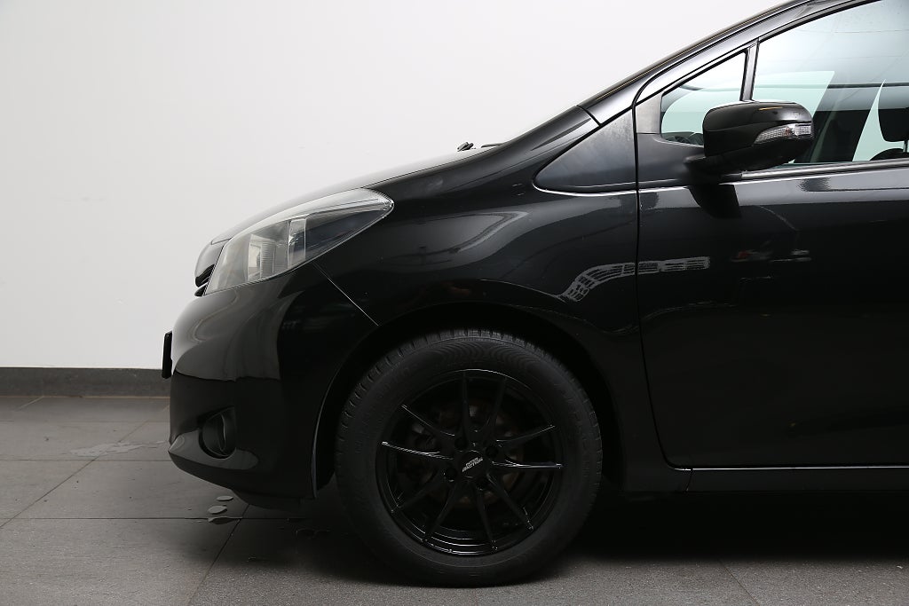 Toyota Yaris 1,33 Dual VVT-i Active 5-dörrar Kamera Motorvärmare 2013