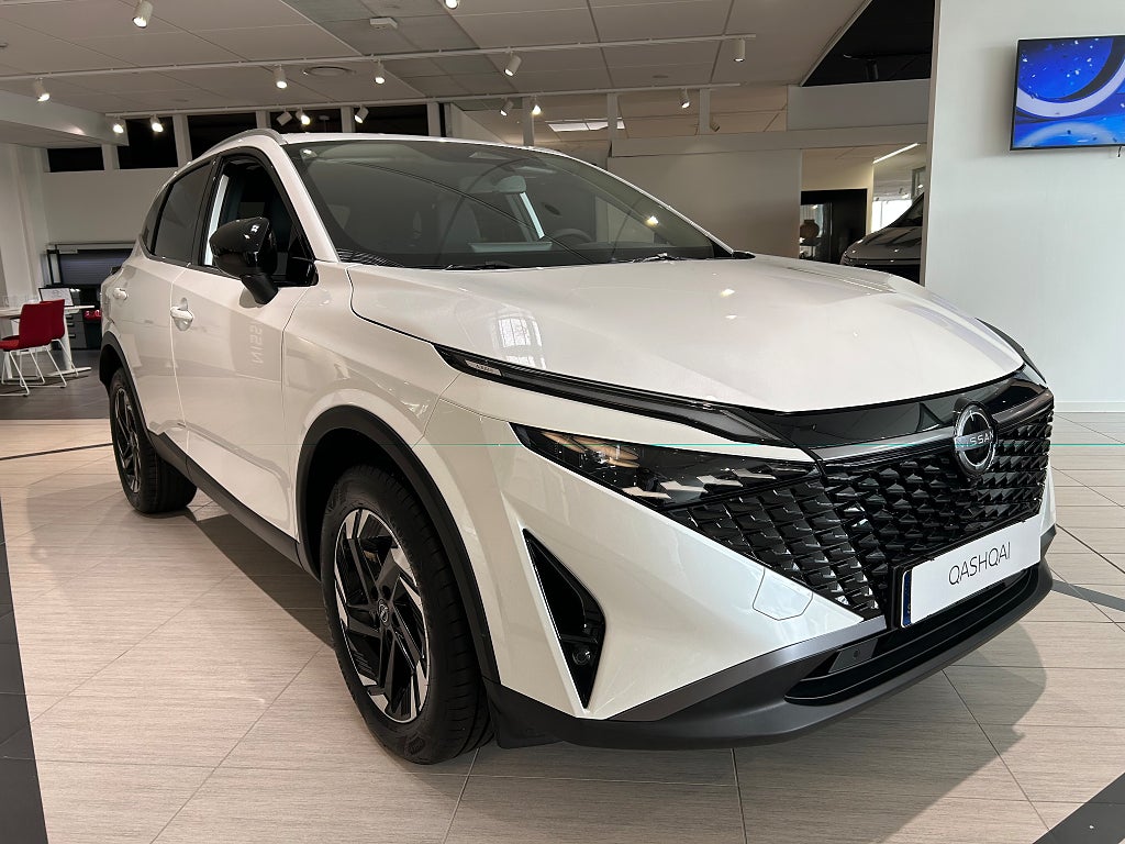 Nissan Qashqai MHEV N-Connecta ink 3 års serviceavtal