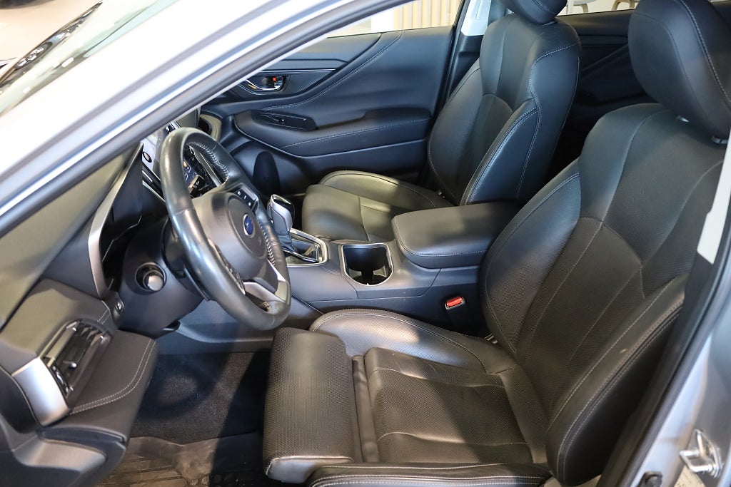 Subaru Outback 2,5i 169hk 4WD XFuel Limited AWD Aut Skinn Drag Värmare 2023