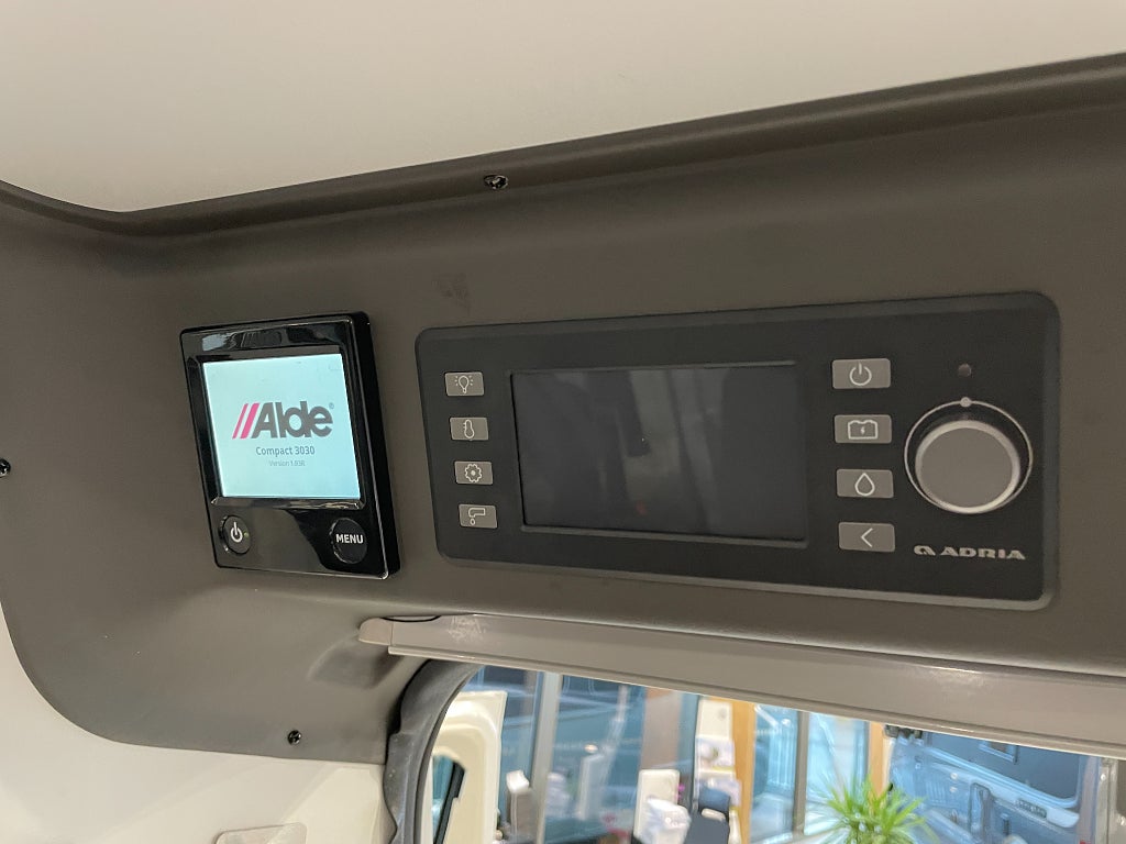 Adria Twin Supreme 640 SLB  / ALDE / Automat / Solcell / B-kort / Lång - Adria