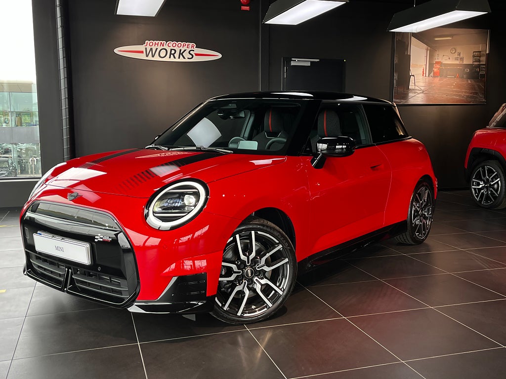 MINI Cooper E JCW Trim Paket M Privatleasing från 3703 kr/mån*
