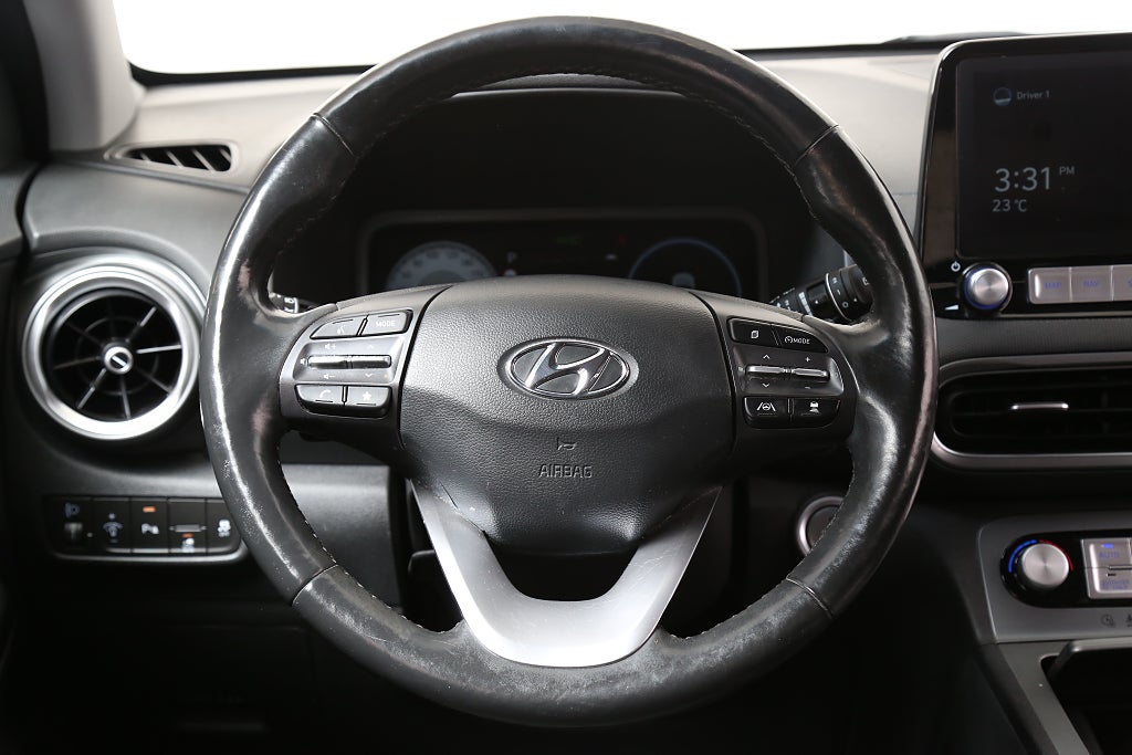 Hyundai Kona 64 kWh Essential 204hk Två-tons Lack Drag Nybilsgaranti 2022