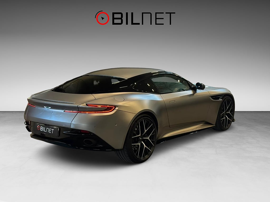 Aston Martin DB12 4.0 V8 / MOMS / 21" / Sportstolar+ / Aluminite Metallic