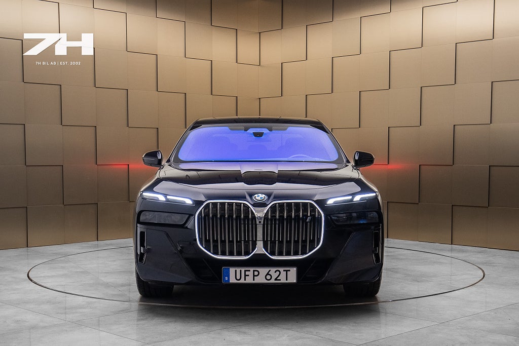 BMW i7 xDrive60 Individual M Sport / B&W / Massage / SkyLounge