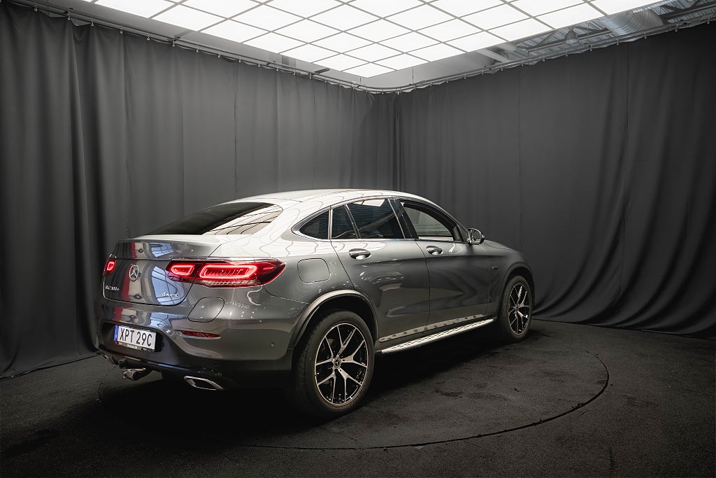 Mercedes-Benz GLC 300 e Coupé 4M AMG PANO DESIGNO BUR DRAG 360° HUD MOMS