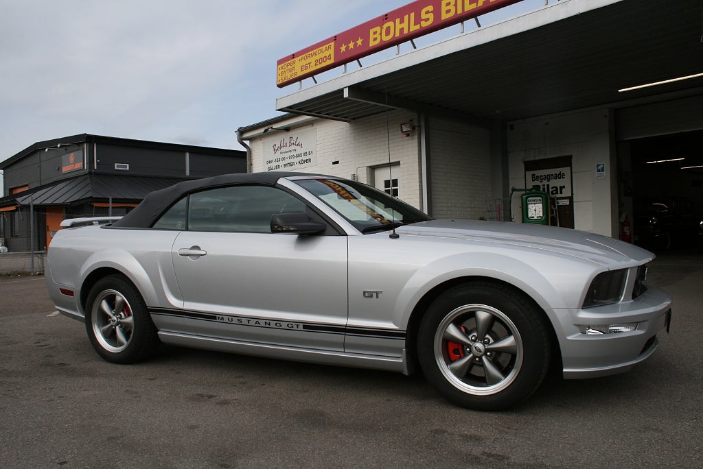 Ford Mustang GT Convertible V8
