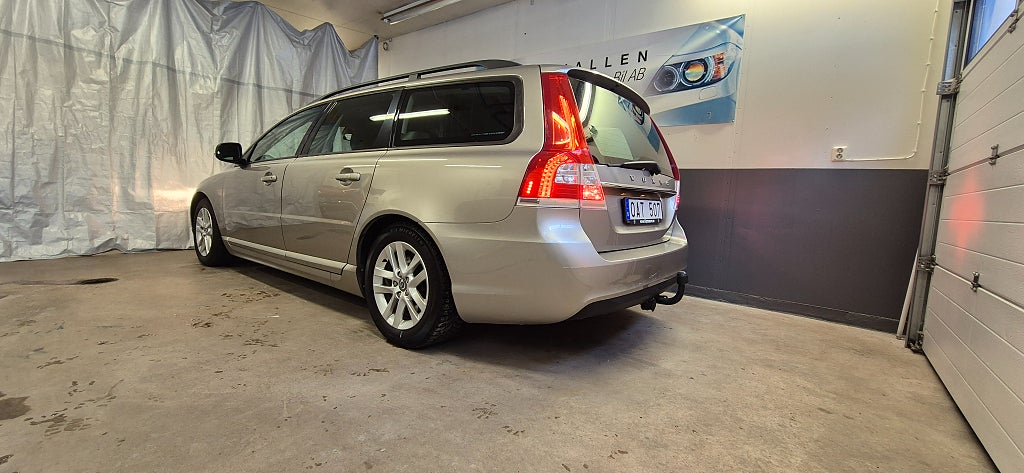 Volvo V70 D2 MOMENTUM FINT SKICK.
