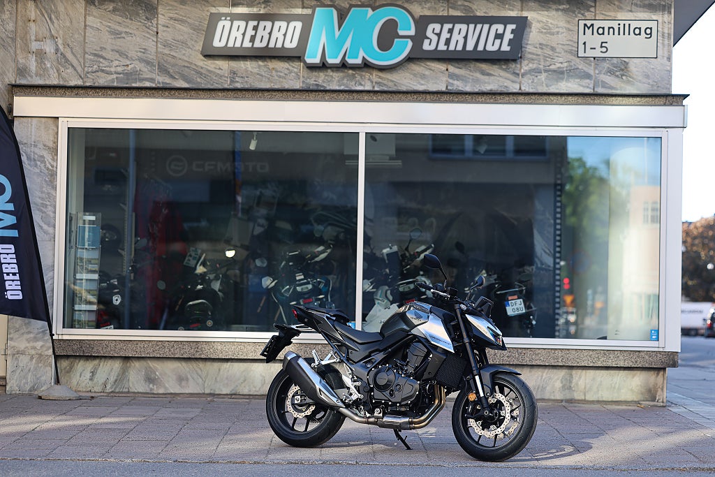 Honda CB750 Hornet | Silver  | RÄNTEFRITT*