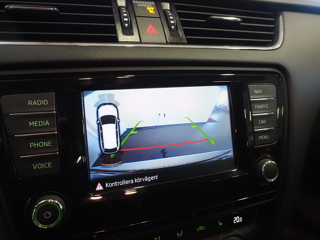 Skoda Octavia Kombi 1.4 TSI 150hk Premium Värmare Drag B-Kam 2017