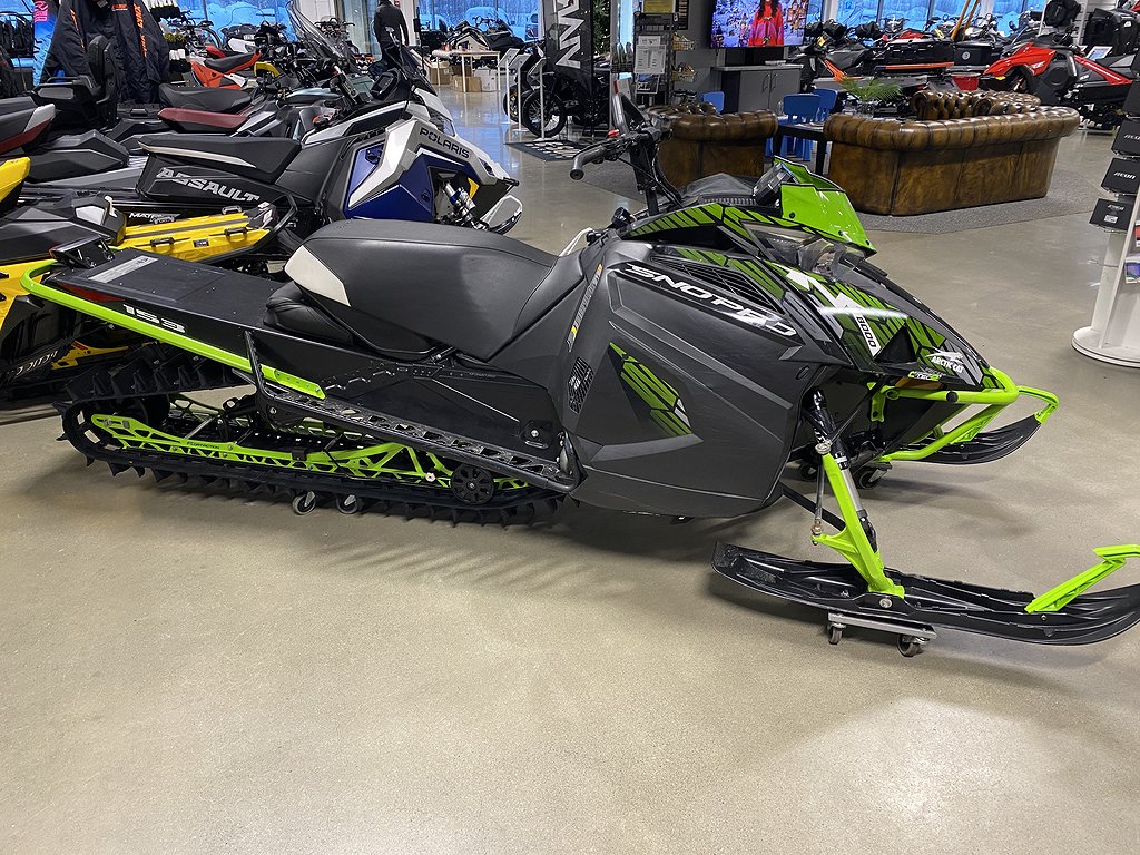 Arctic Cat M8000 SnoPro 153"