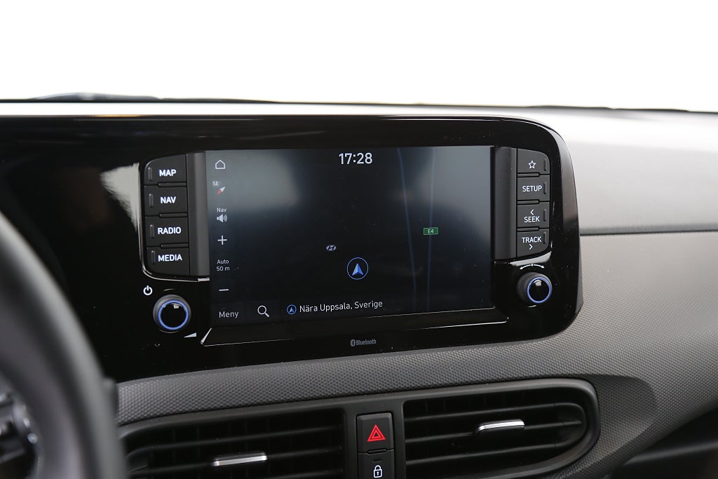 Hyundai i10 1,0 AMT Automat l P-sensorer l Backkamera l 2-tons lack 2025