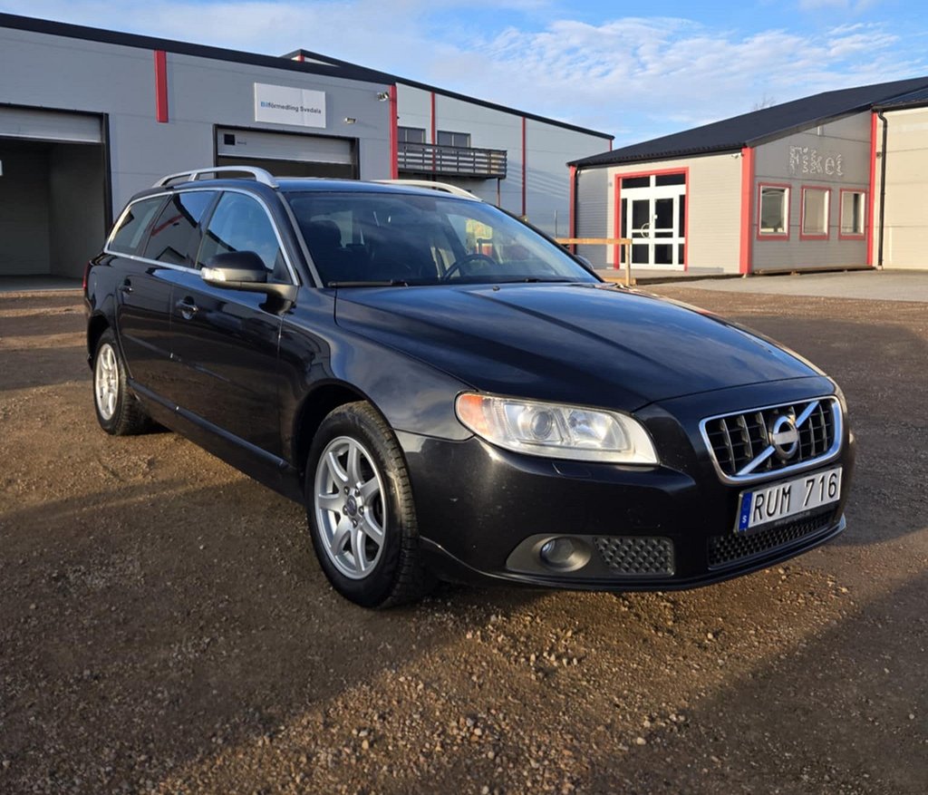 Volvo V70 D3 Summum Dragkrok 2 ÄGARE Nybesiktigad Skinn