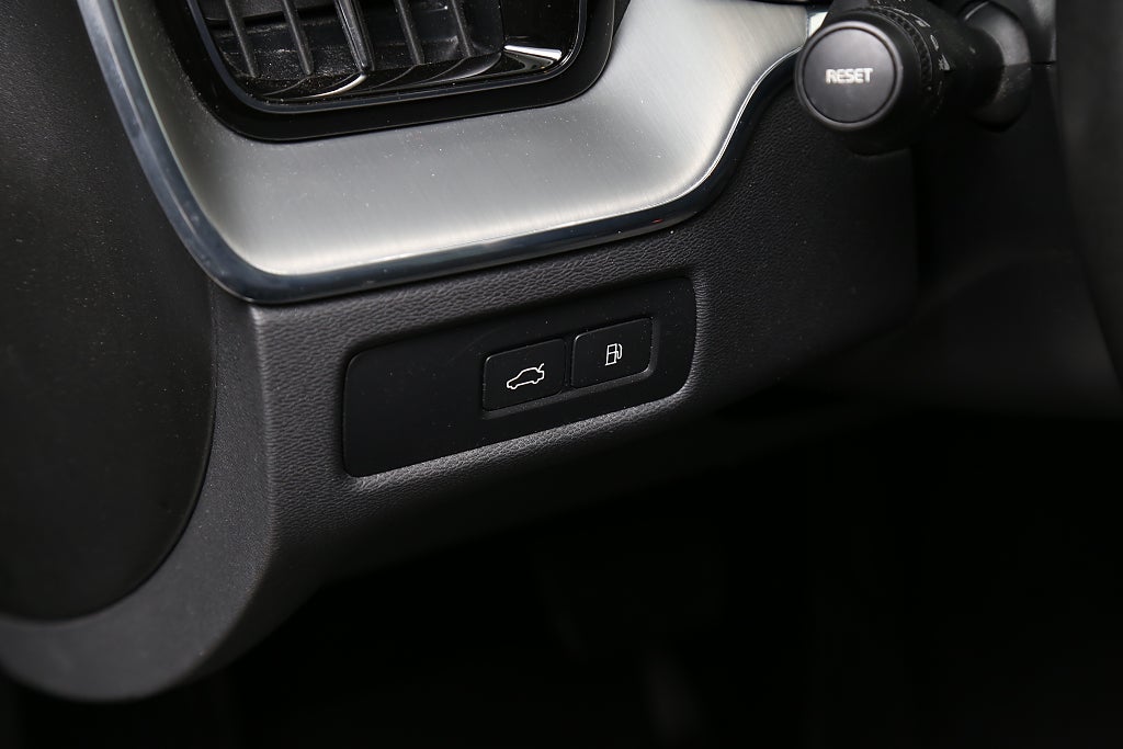 Volvo XC60 Recharge T6 350hk AWD Core Edition Drag Pano Leasbar 2023