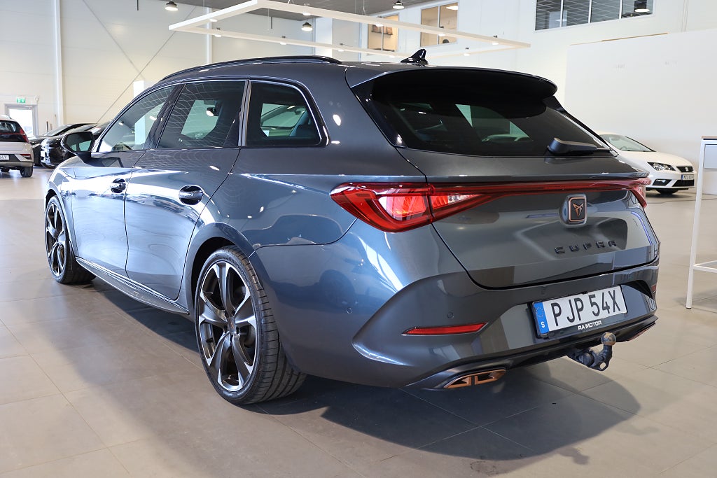 Cupra Leon Sportstourer e-Hybrid Drag Navi Kamera Cockpit CarPlay 2024