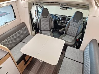 Husbil-halvintegrerad Adria Coral Plus 670 DL 11 av 31