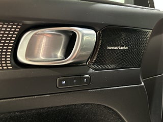 Volvo XC40 D4 AWD Geartronic R-Design Drag H/K Pvärm Pano GPS SoV – bild 20