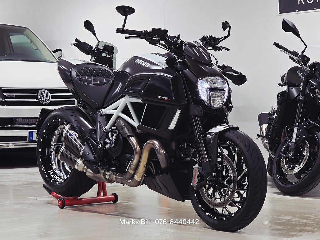 Ducati Diavel Full Carbon/Termignoni avgassystem 