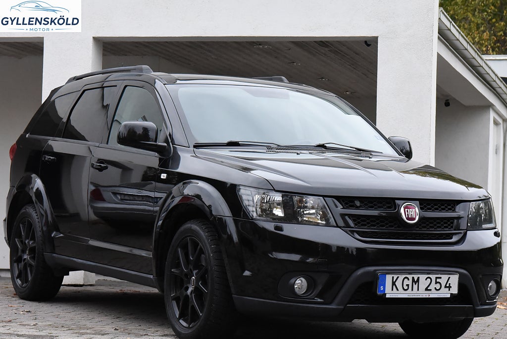 Fiat Freemont 2.0 4x4 7-sits Black Code Dragkrok Motorvärmare Kamera