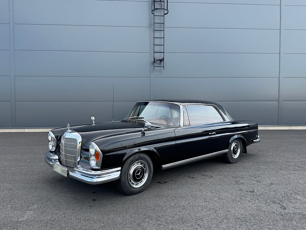 Mercedes-Benz W111 220 SE Coupé Svensksåld Renoverad Lågmil