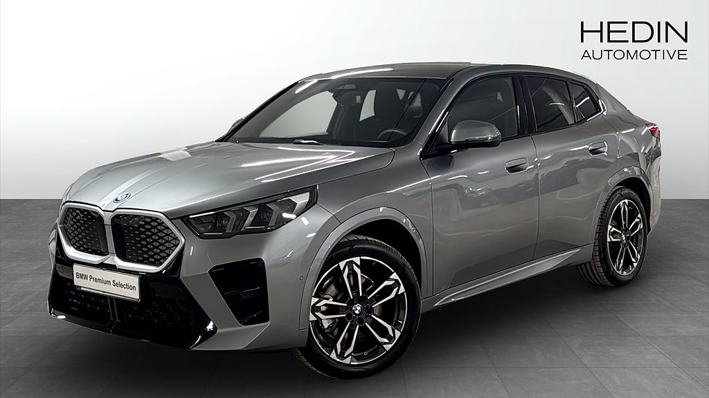 BMW iX2 xDrive30 M Sport / Rattvärme / Adaptiv farth / Drag