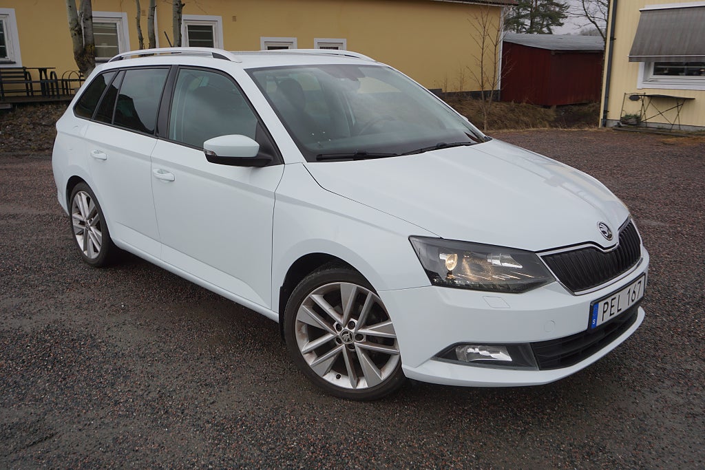 Skoda Fabia Kombi 1.2 TSI Style Sportstolar/17" fälgar