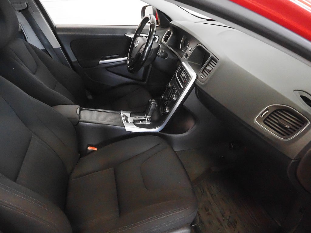 Volvo V60 T4F 180hk Aut Kinetic |Drag|Värmare|Keyless| 2012