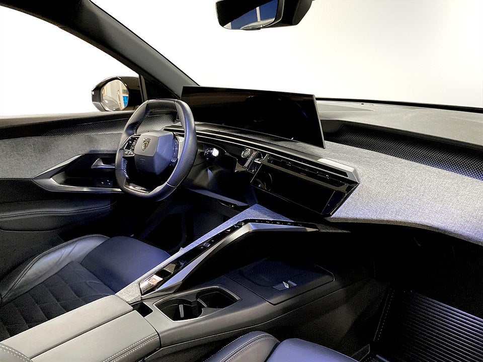 Bild på Peugeot E-3008 GT Ultimate 85kWh 214hk Aut - PANO, FOCAL